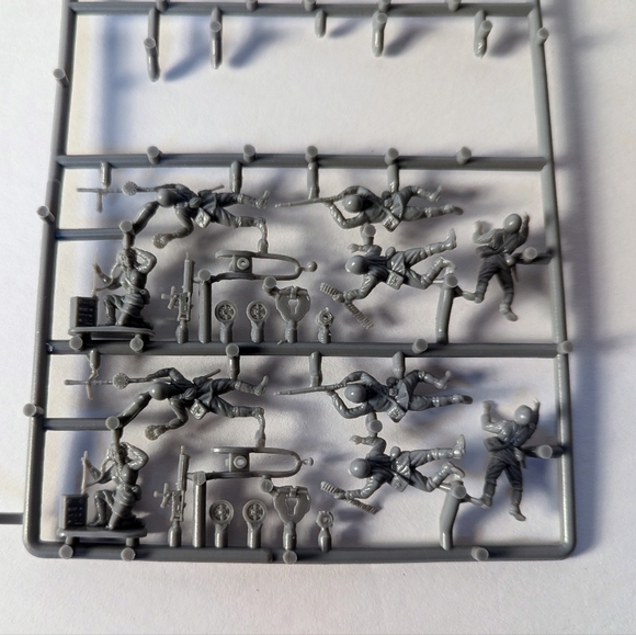 A-Toys Attack 1/72 scale WWII German Infantry Russian Infantry Figure INCOMPLETE - Picture 8 of 16